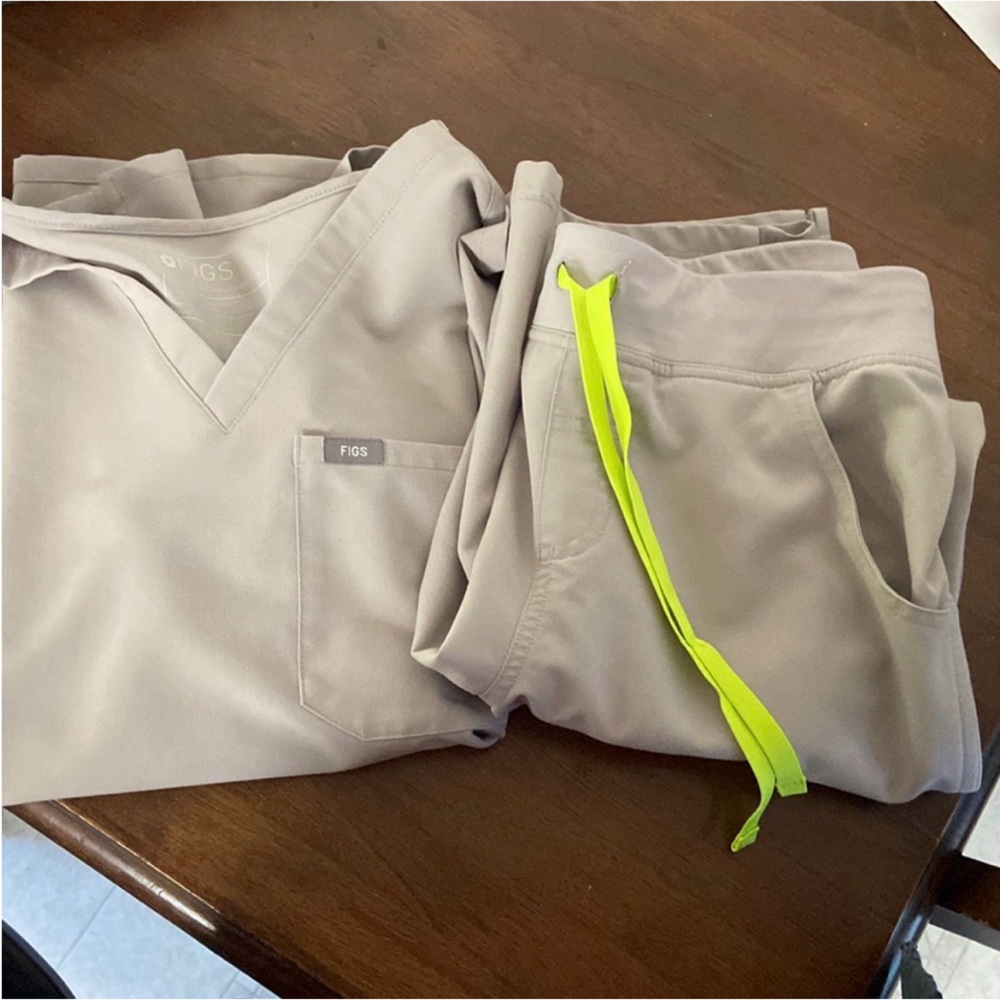 Figs sold out color w/yellow waistband Size S Catarina top+Kade cargo scrub pant